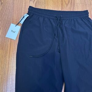 Aritzia TNA black joggers BNWT
